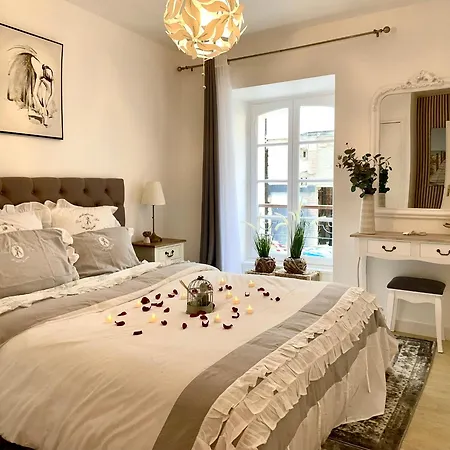 Elegance Et Romantisme Au Coeur De La Situee Sur La Place De Lices - Le Port Ванн