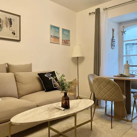 Апартаменты Elegance Et Romantisme Au Coeur De La Situee Sur La Place De Lices - Le Port *