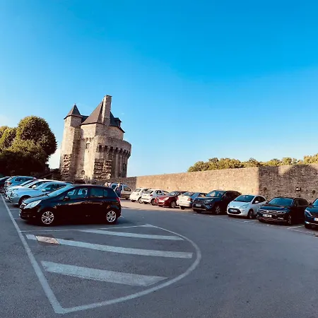Апартаменты Elegance Et Romantisme Au Coeur De La Situee Sur La Place De Lices - Le Port