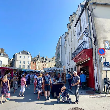 Elegance Et Romantisme Au Coeur De La Situee Sur La Place De Lices - Le Port Апартаменты *