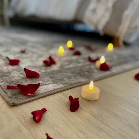 Elegance Et Romantisme Au Coeur De La Situee Sur La Place De Lices - Le Port Apartment Vannes